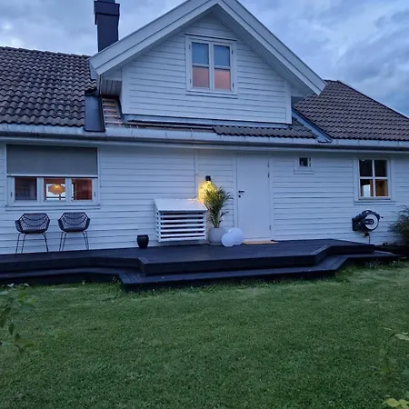 Cozy With Bathroom, Porch, Garden, Private Entrance Appartement Steinsli