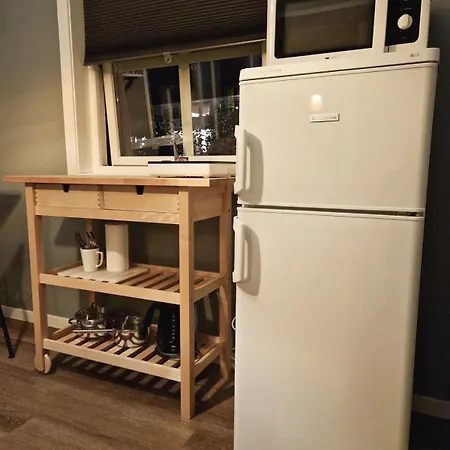 Cozy With Bathroom, Porch, Garden, Private Entrance Appartement *