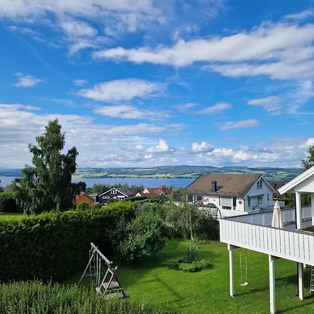 Cozy With Bathroom, Porch, Garden, Private Entrance Appartement *